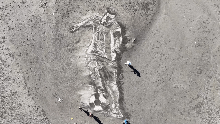Filipino Artist Crafts Massive Messi Sand Portrait for World Cup