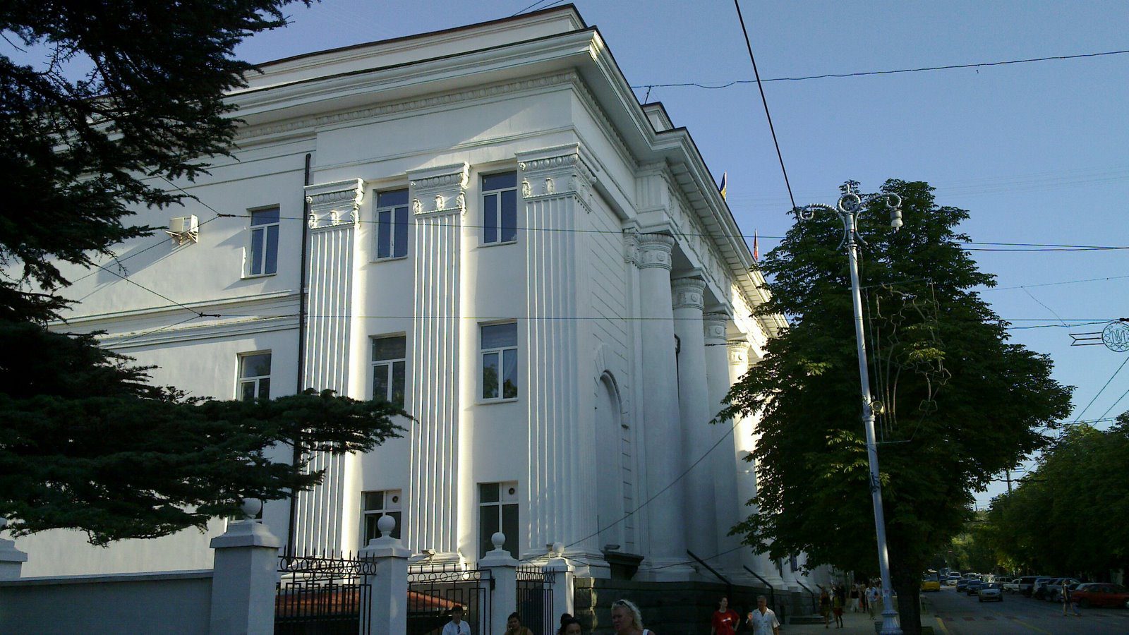 Ukraine Targets Crimea Energy Grid, Triggering Widespread Power Cuts
