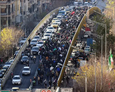 Iran Grapples With Economic Crisis Amid Ongoing Conflict