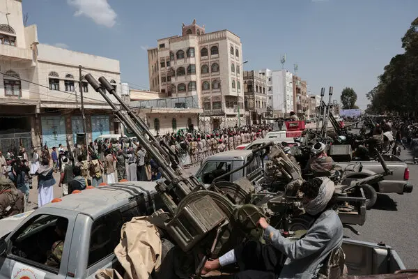 Yemen Conflict Escalates as Battle for Key Hubs Intensifies
